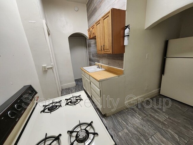 Building Photo - 510 S 5th St