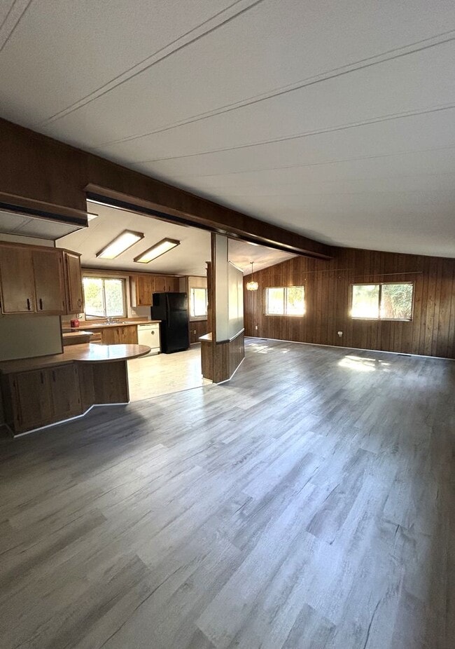 Foto del edificio - 2 bedroom 2 bath with large front & back y...