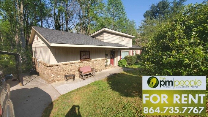 Foto principal - Beautiful Home on Creek Lined Lot!