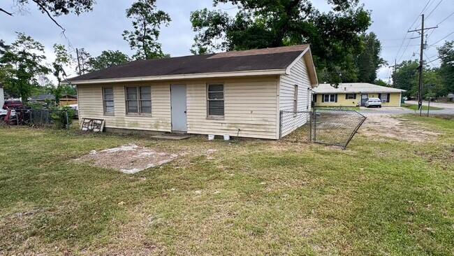 Foto del edificio - 808 Kyle St