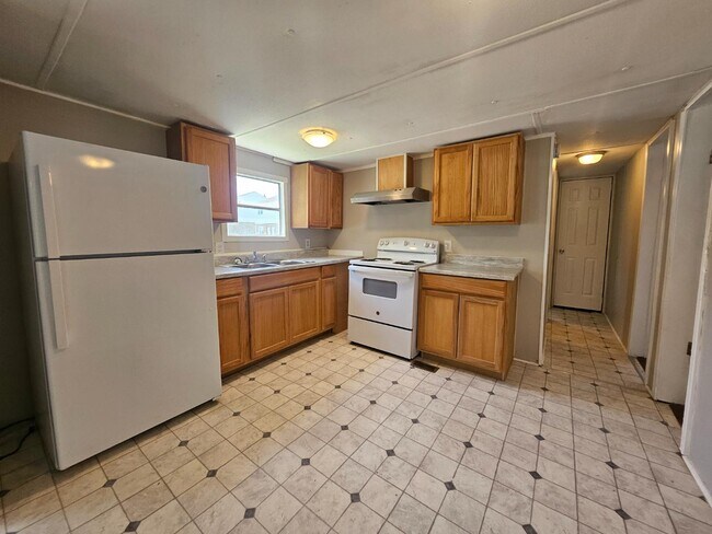 Building Photo - 2400 Oaklawn Blvd