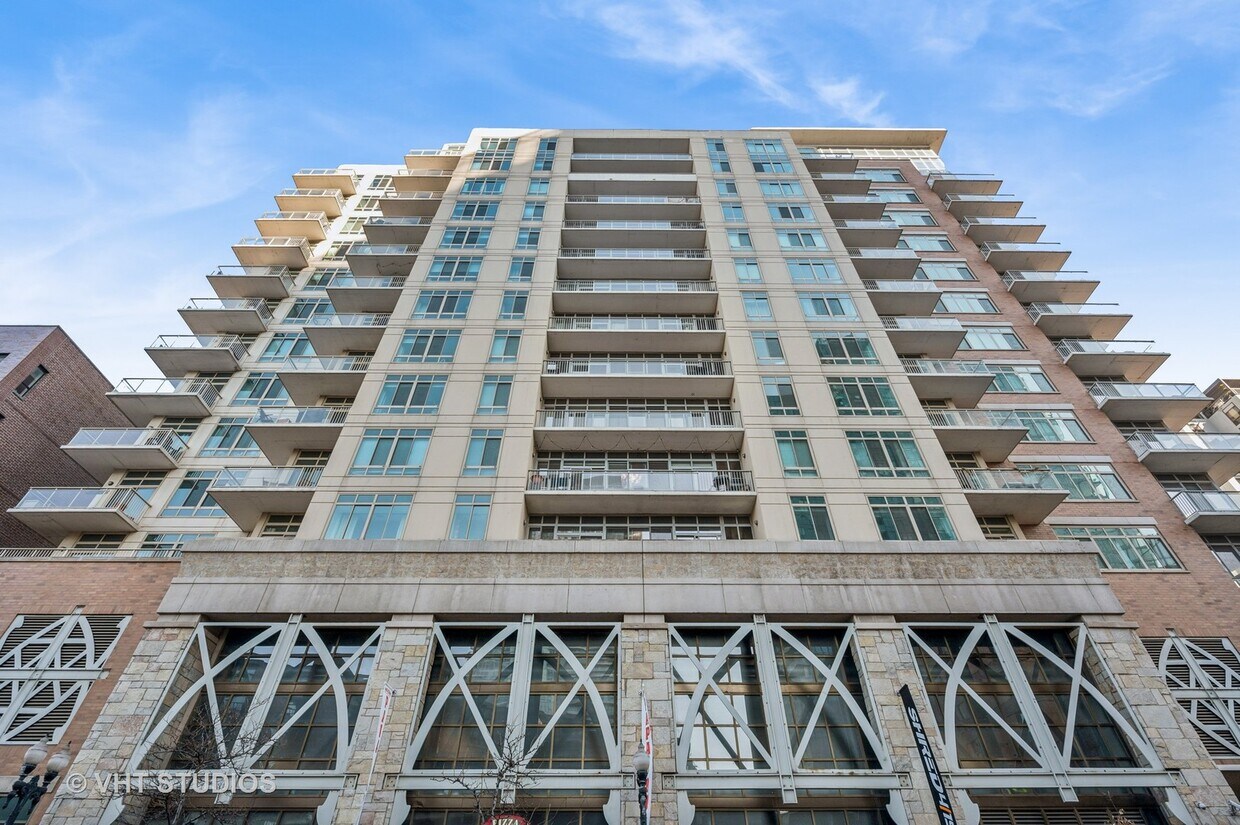 Foto principal - 230 W Division St