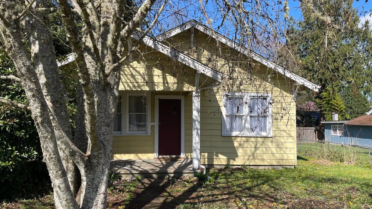 Primary Photo - 1120 Giles Ave NW