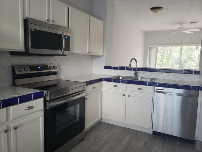 Foto del edificio - 6945 Stoney Creek Cir