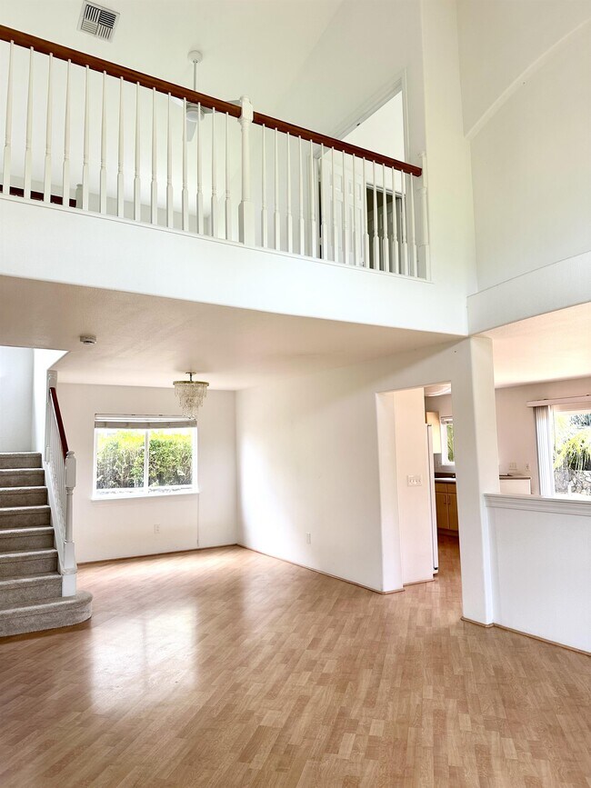 Building Photo - 11 Lanikeha Pl