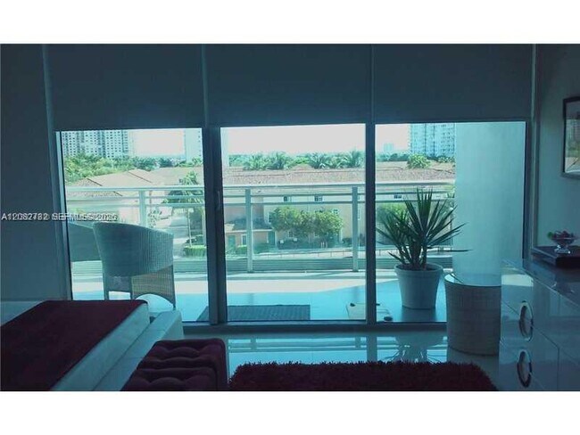 Foto del edificio - 2950 NE 188th St