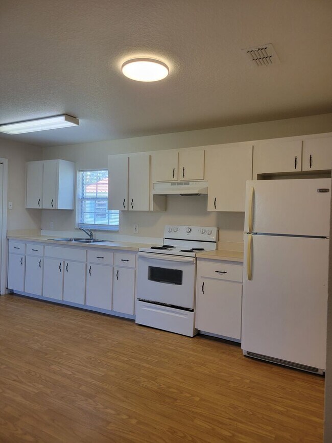 Foto del edificio - 775 E Findley Ave