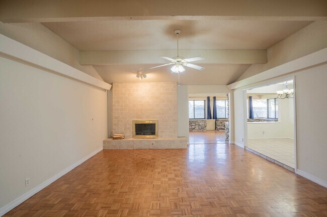 Building Photo - 3 Bed / 2 Bath in South Tulsa!