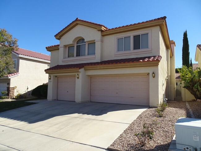 Foto del edificio - 5 BED Summerlin home w/ 1ST FLOOR BED AND 3/4 BATH