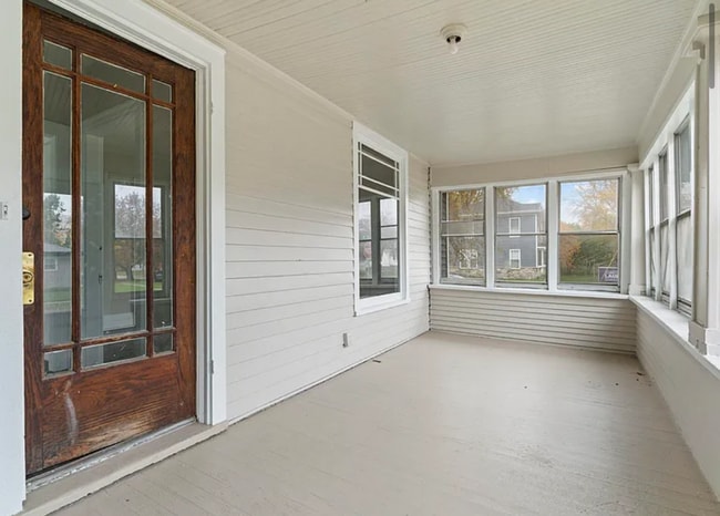 Building Photo - HALF OFF FIRST MONTHS RENT SPECIAL 4 Bedro...