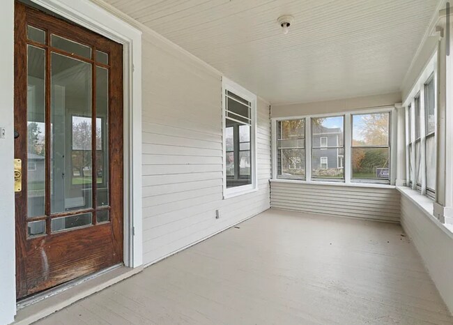 Foto del edificio - HALF OFF FIRST MONTHS RENT SPECIAL 4 Bedro...