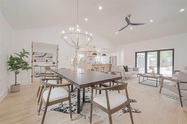 Foto del edificio - 6254 Locke Ln