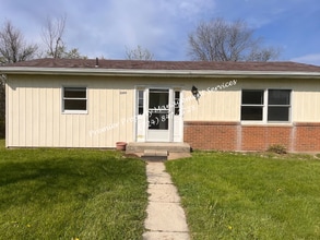 Building Photo - 2209 Airport Rd