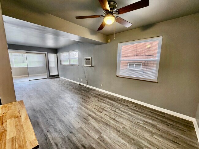 Building Photo - 1146 Towne St