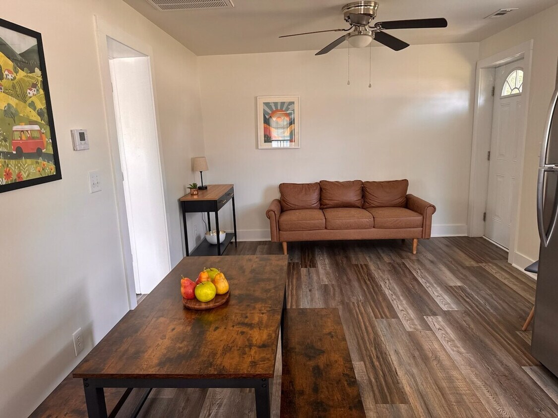 Foto principal - 408 Cedar Lane Rd