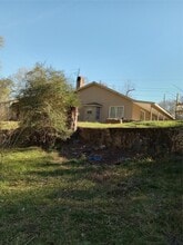 Building Photo - 15910 Hartman Rd