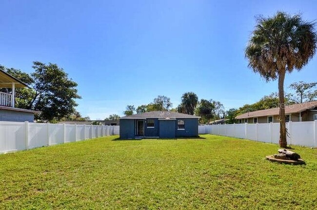 Building Photo - 816 E Frierson Ave