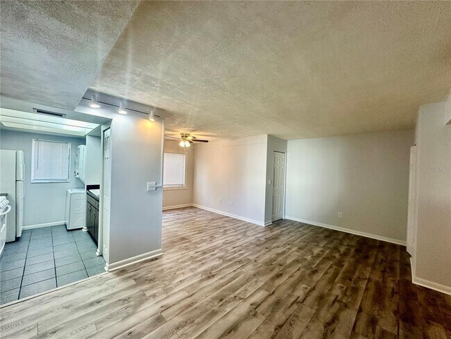 Building Photo - 606 Pavare Ct