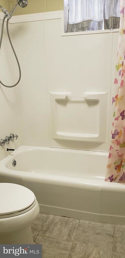 Foto principal - 4929 Harford Ave