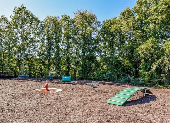 Foto del edificio - Avalon Townhome Collection Brier Creek