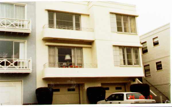 Primary Photo - 15-17 Iris Ave