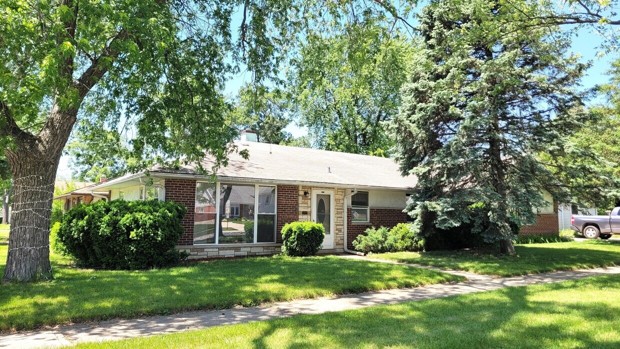 5152 W 99th St, Oak Lawn, IL 60453 House Rental in Oak Lawn, IL