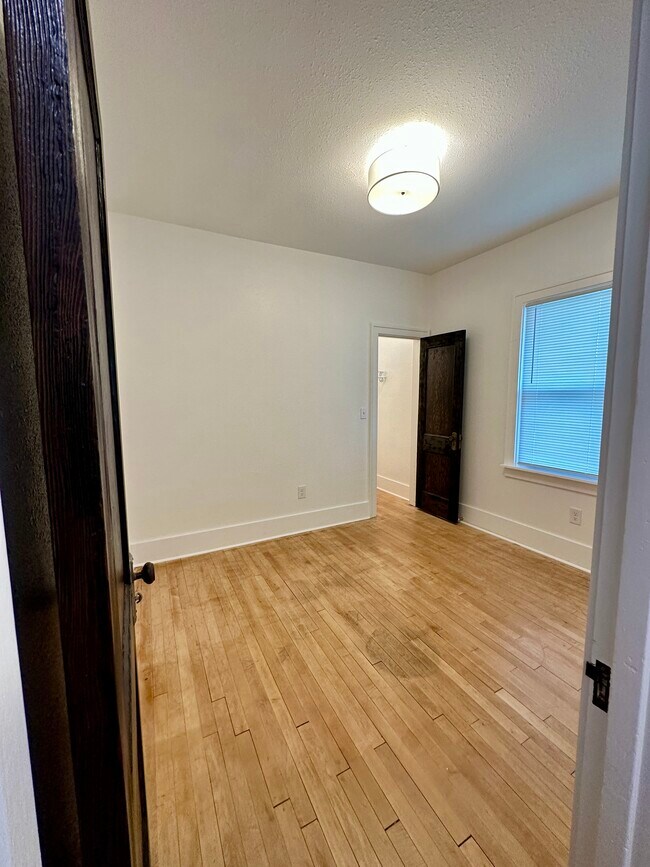 Building Photo - 807 3rd Ave NE