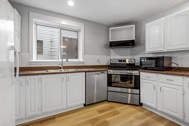 Building Photo - 3 Bed 1 Bath - 238 Notre Dame de Lile - 1 Month Free!