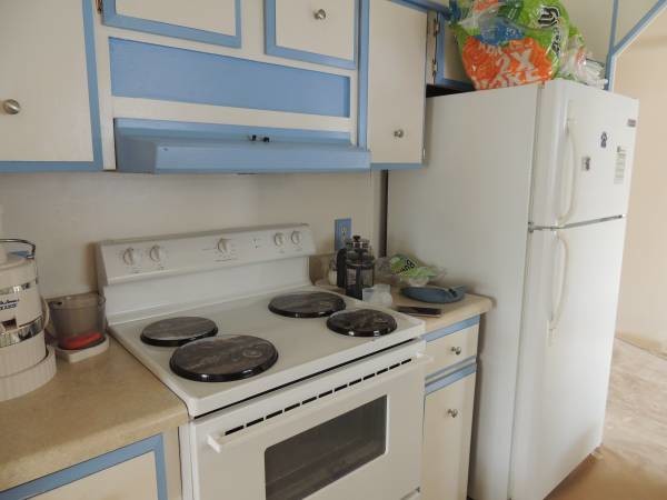 LA COCINA AHORA ES UNA PLACA DE COCCIÓN DE VIDRIO - 6120 Biscaya Ave