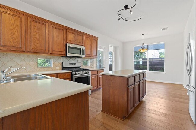 Building Photo - 2109 Petrified Forest Dr