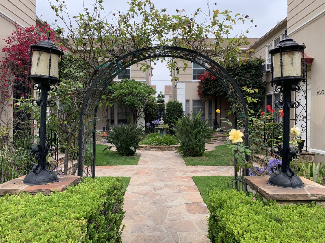 Patio - 4007 1/2 Leeward Ave