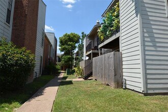 Building Photo - 10501 South Dr