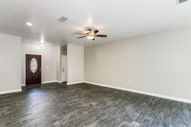 Building Photo - 815 Hilltop Rd