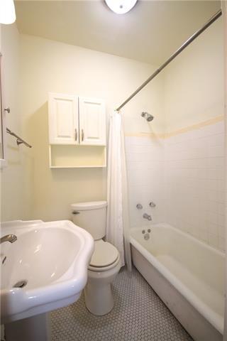 Building Photo - 94 Fontainebleau Dr