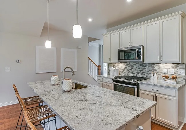 Foto del edificio - 421 Addison Cir