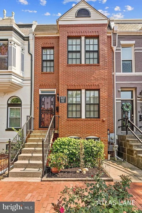 Building Photo - Recently Renovated// 2  Bedroom  1.5  Bath...