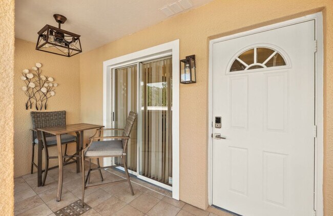 Foto del edificio - 2202 Hidden Lake Dr