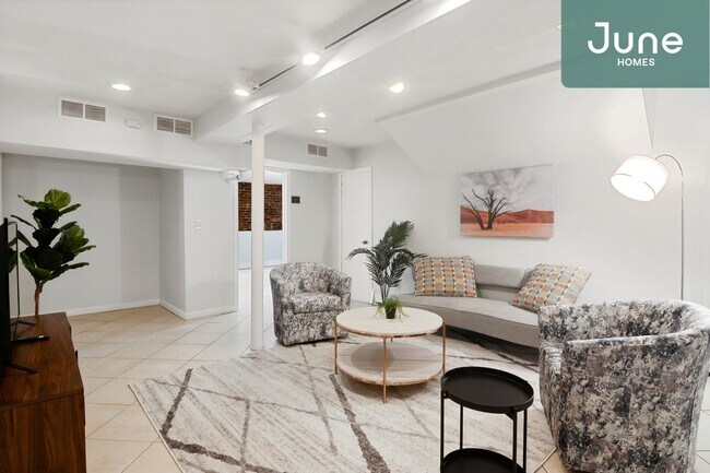 Foto del edificio - ROOM ONLY in 6-bed/2.0-bath Home