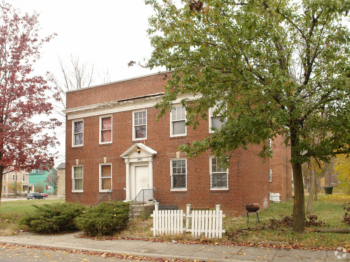 Building Photo - 1140 Oak St