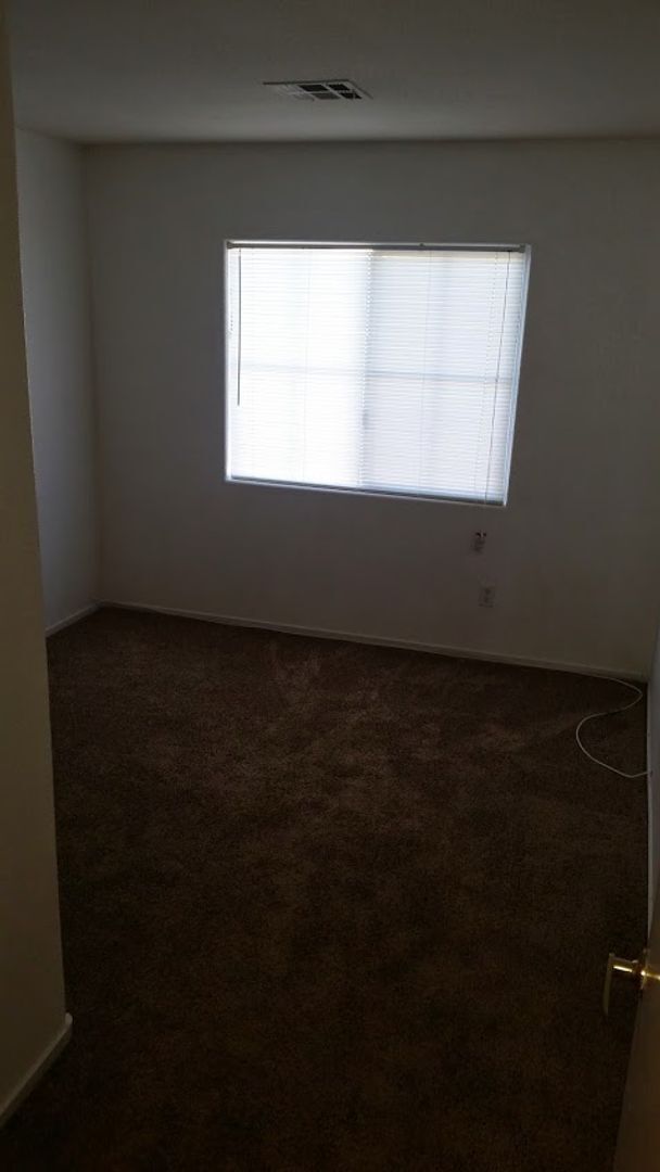 Foto del edificio - Spacious 4BD/3BA Home with Mountain Views ...