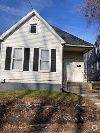 Building Photo - 915 W Macqueen Ave