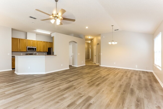Foto del edificio - 261 N Lake Cunningham Ave