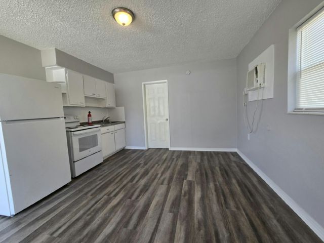 Foto del edificio - 10632 106th Ave N