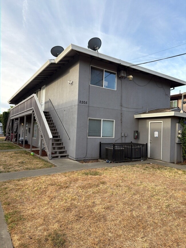 Building Photo - 2205 15th Ave