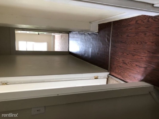 Building Photo - 3 br, 1 bath Townhome - 411 Ryan Ave