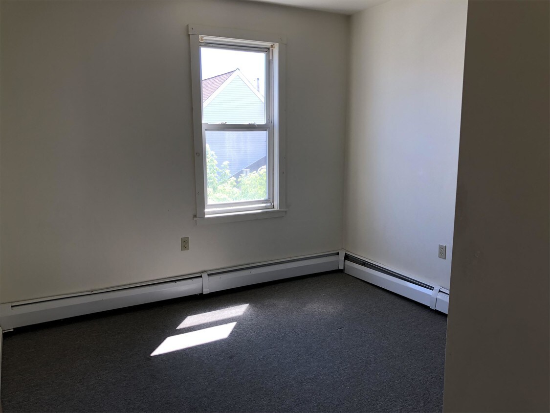 28 Hall St, New Bedford, MA 02740 Townhome Rentals in New Bedford MA