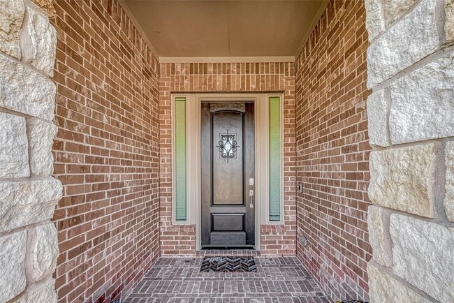 Building Photo - 12902 Sierra National Dr