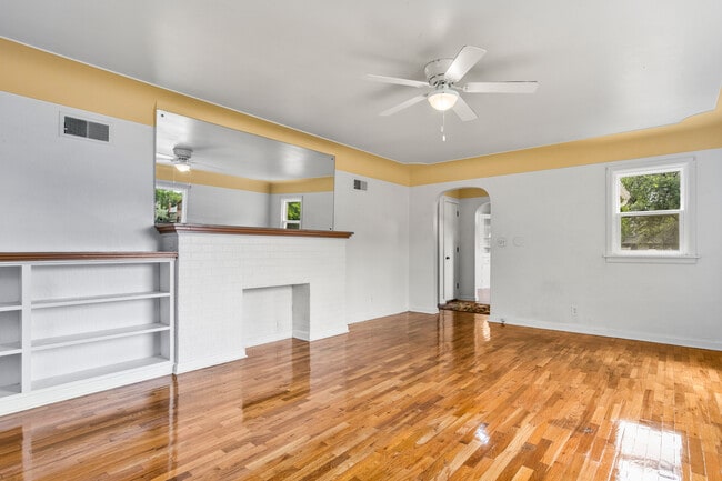 Building Photo - 644 Avenue F