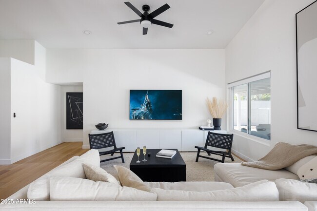 Foto del edificio - 5502 E Grandview Rd