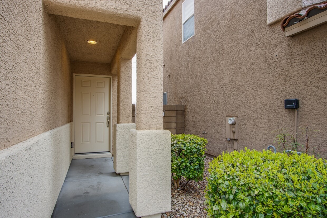 8267 Oliver Twist Ln, Las Vegas, NV 89113 House Rental in Las Vegas